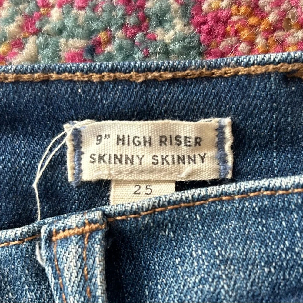 Madewell | Women’s medium blue distressed high rise skinny skinny jeans, size 25